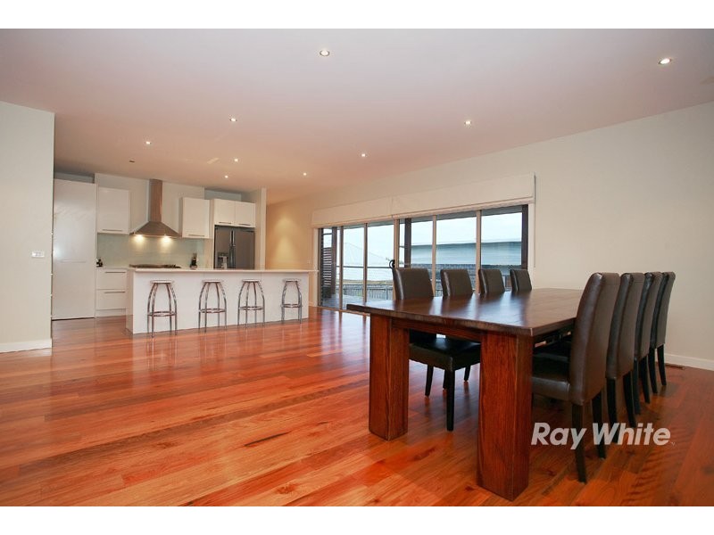 24 Greenmist Crescent, Cranbourne South VIC 3977