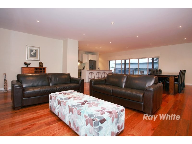 24 Greenmist Crescent, Cranbourne South VIC 3977