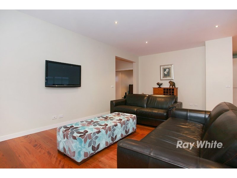 24 Greenmist Crescent, Cranbourne South VIC 3977