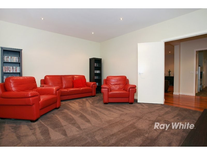 24 Greenmist Crescent, Cranbourne South VIC 3977