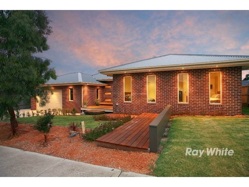 24 Greenmist Crescent, Cranbourne South VIC 3977