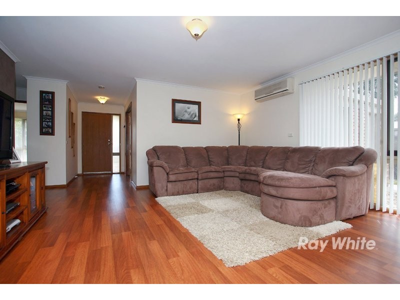 4 Kalyptos Walk, Cranbourne VIC 3977