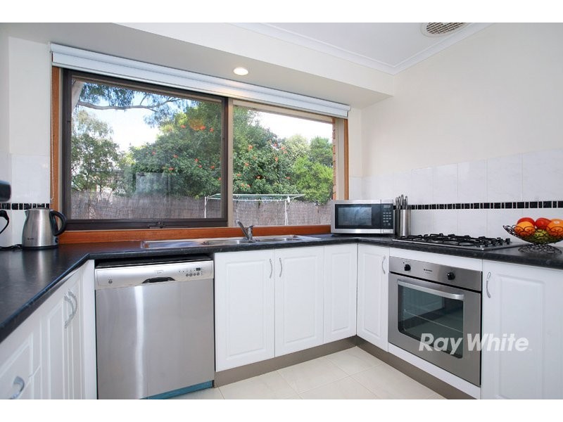 4 Kalyptos Walk, Cranbourne VIC 3977