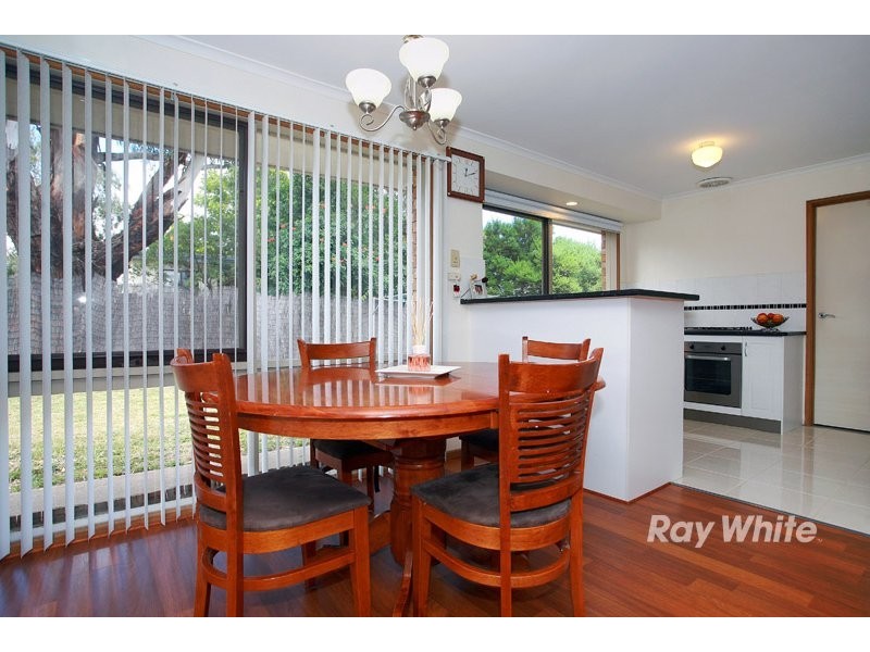 4 Kalyptos Walk, Cranbourne VIC 3977