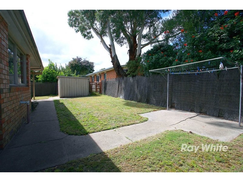 4 Kalyptos Walk, Cranbourne VIC 3977