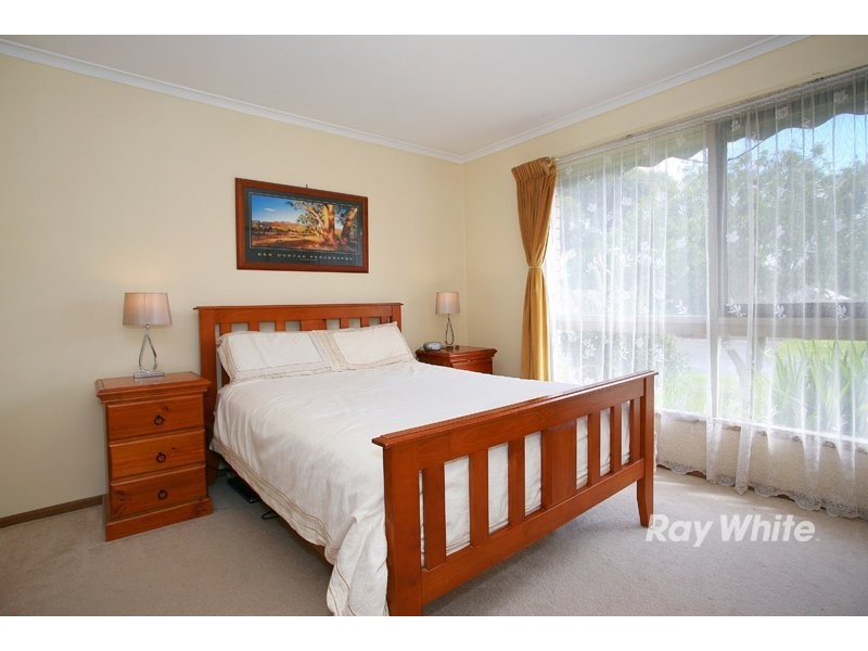 4 Kalyptos Walk, Cranbourne VIC 3977