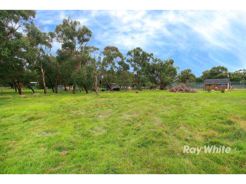 202 Smiths Lane, Cranbourne South VIC 3977