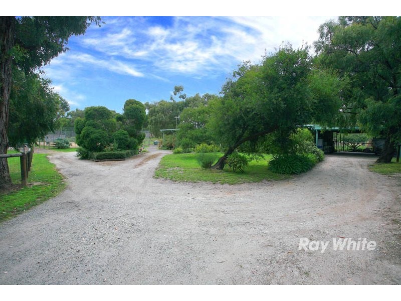 202 Smiths Lane, Cranbourne South VIC 3977