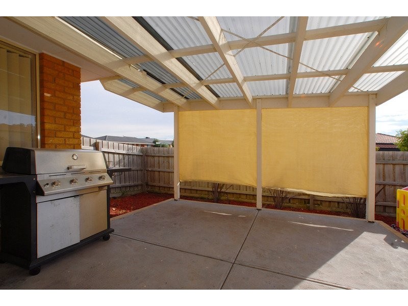 8 Dunlavin Way, Cranbourne VIC 3977