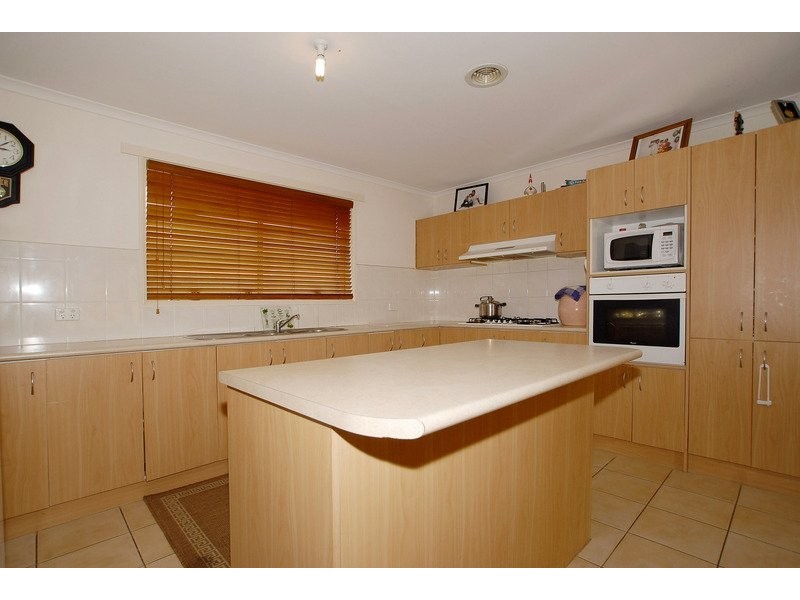 8 Dunlavin Way, Cranbourne VIC 3977