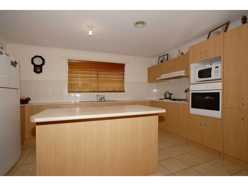 8 Dunlavin Way, Cranbourne VIC 3977