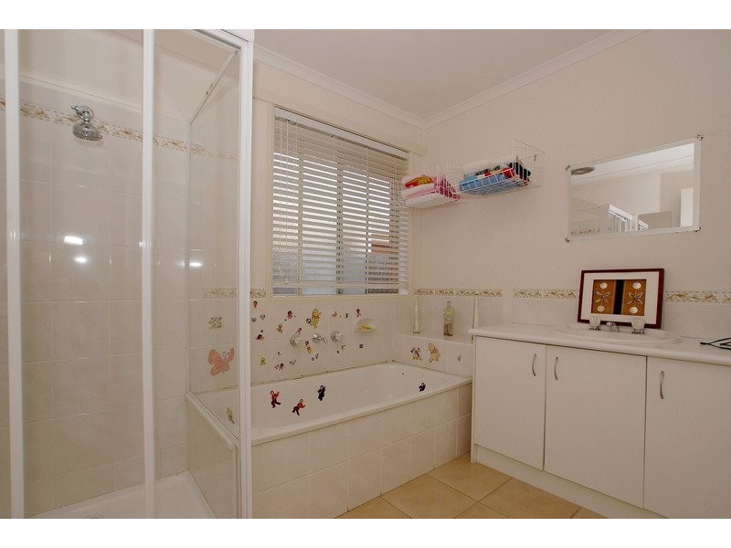 8 Dunlavin Way, Cranbourne VIC 3977