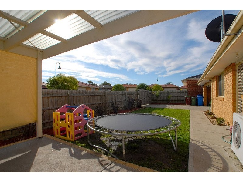 8 Dunlavin Way, Cranbourne VIC 3977
