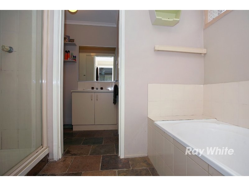 13 Rowen Court, Cranbourne North VIC 3977