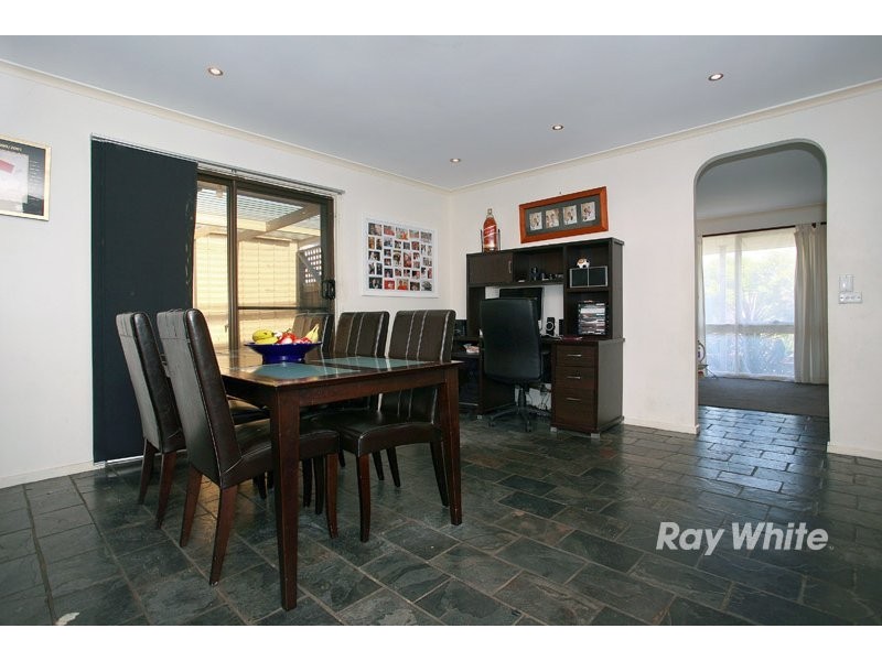 26 Lansell Drive, Cranbourne North VIC 3977
