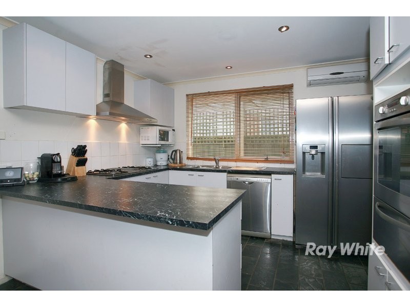 26 Lansell Drive, Cranbourne North VIC 3977