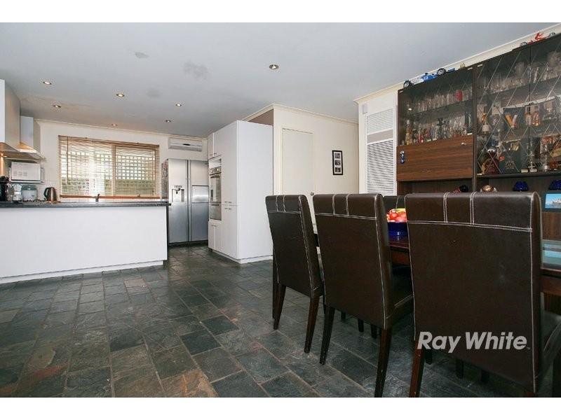 26 Lansell Drive, Cranbourne North VIC 3977