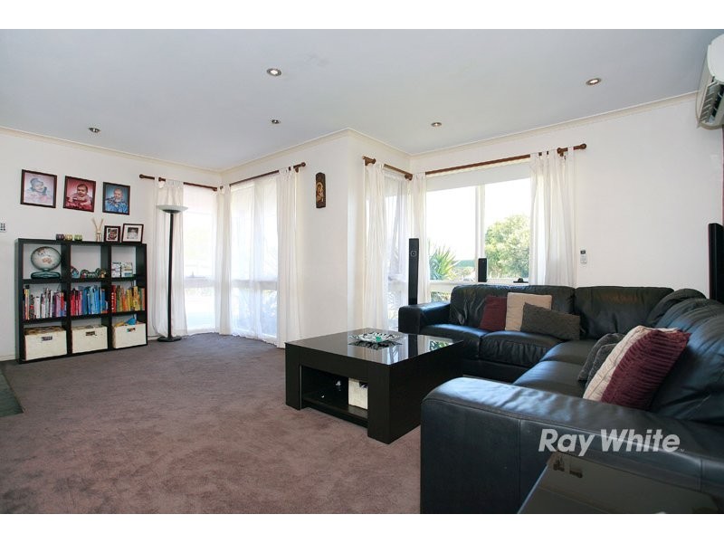 26 Lansell Drive, Cranbourne North VIC 3977