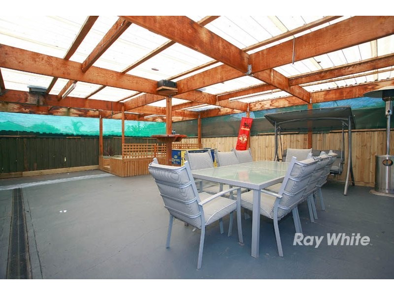 26 Lansell Drive, Cranbourne North VIC 3977