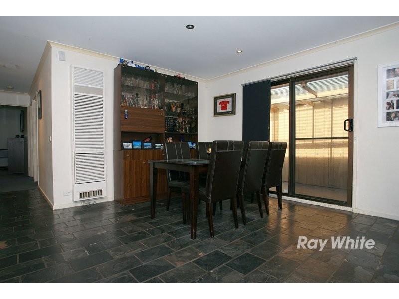 26 Lansell Drive, Cranbourne North VIC 3977
