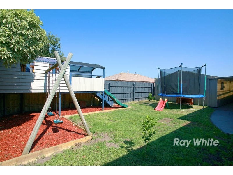 26 Lansell Drive, Cranbourne North VIC 3977
