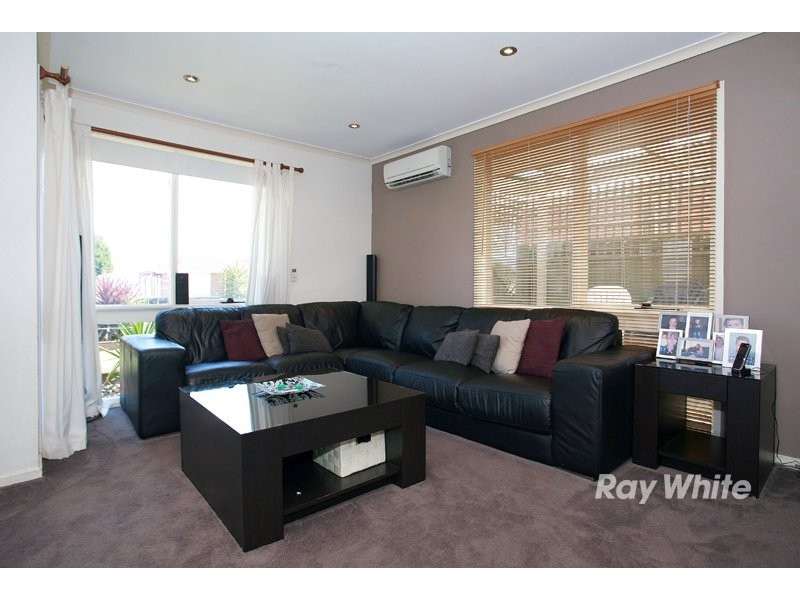 26 Lansell Drive, Cranbourne North VIC 3977
