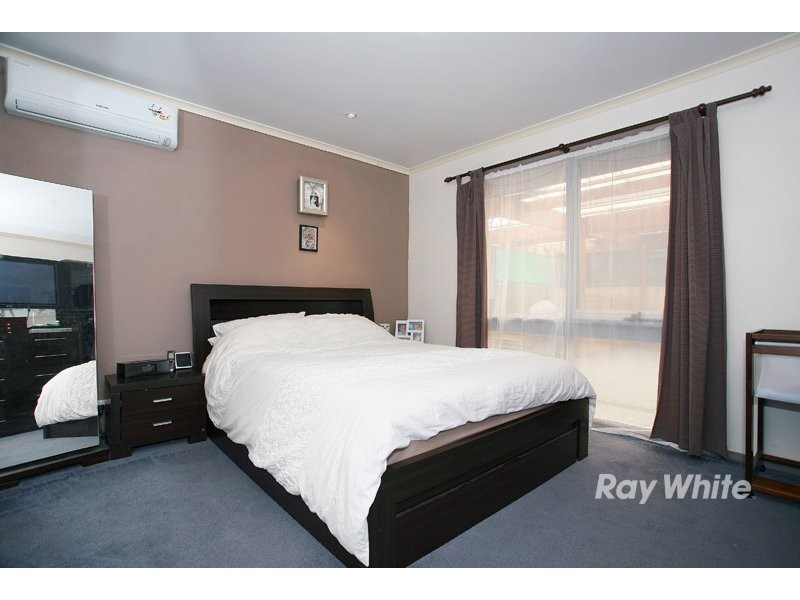 26 Lansell Drive, Cranbourne North VIC 3977