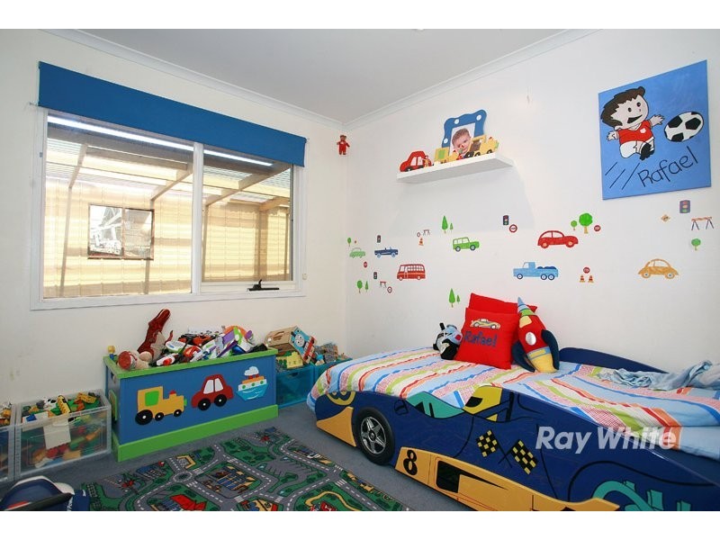 26 Lansell Drive, Cranbourne North VIC 3977