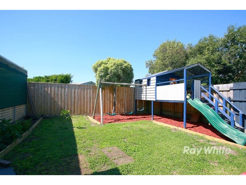 26 Lansell Drive, Cranbourne North VIC 3977