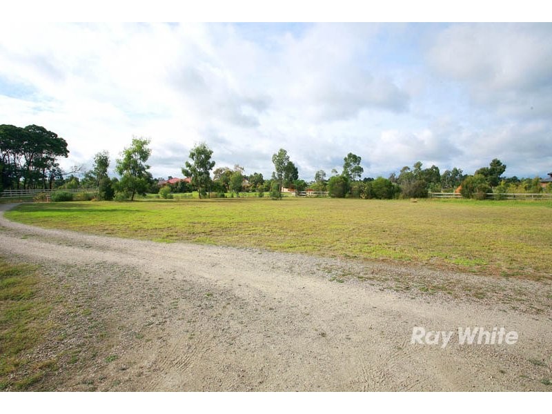82-84 Lakes Boulevard, Pearcedale VIC 3912