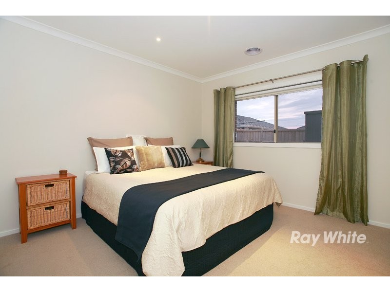 158 Settlers Run, Cranbourne South VIC 3977