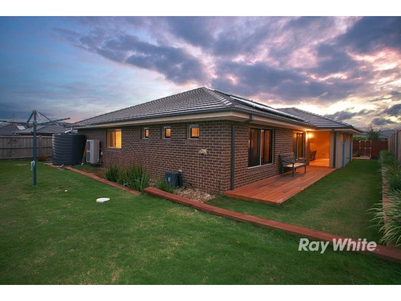 158 Settlers Run, Cranbourne South VIC 3977