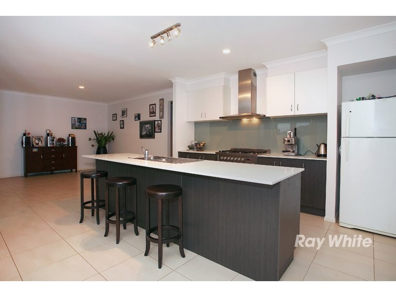 14 Seaview Drive, Cranbourne South VIC 3977