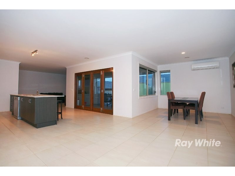 14 Seaview Drive, Cranbourne South VIC 3977