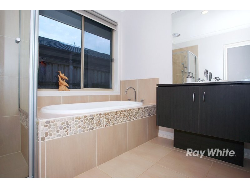 14 Seaview Drive, Cranbourne South VIC 3977