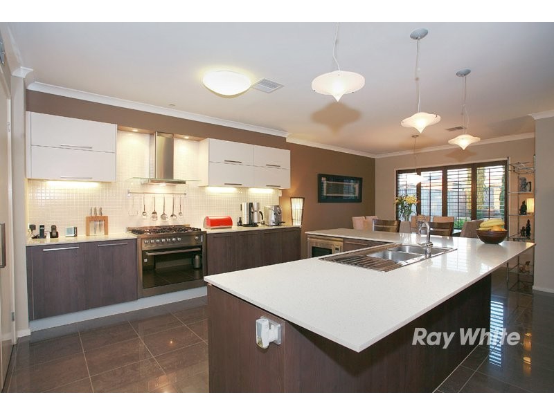 4 Hertford Court, Cranbourne North VIC 3977