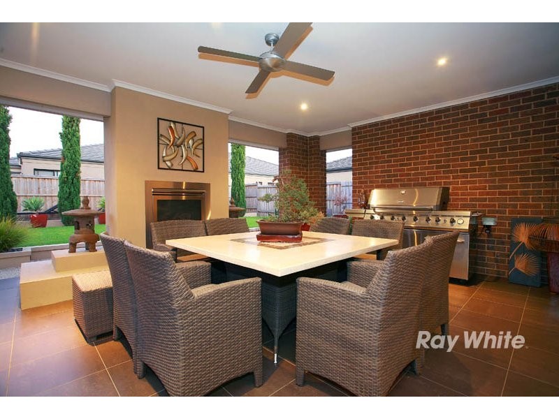 4 Hertford Court, Cranbourne North VIC 3977