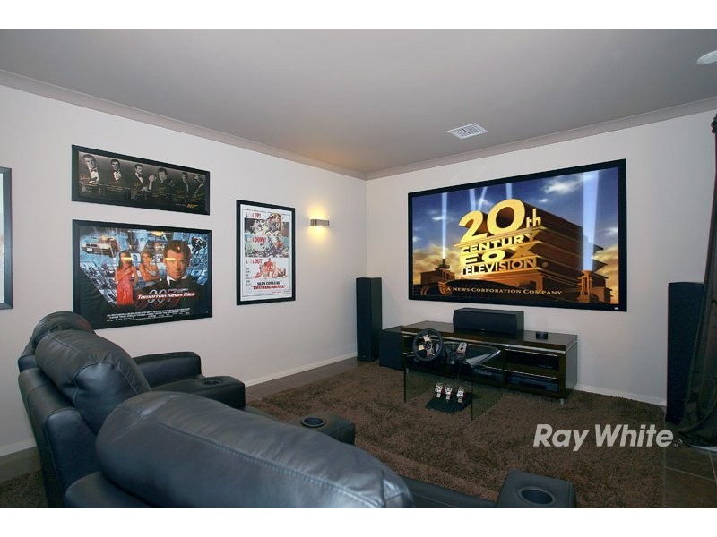 4 Hertford Court, Cranbourne North VIC 3977