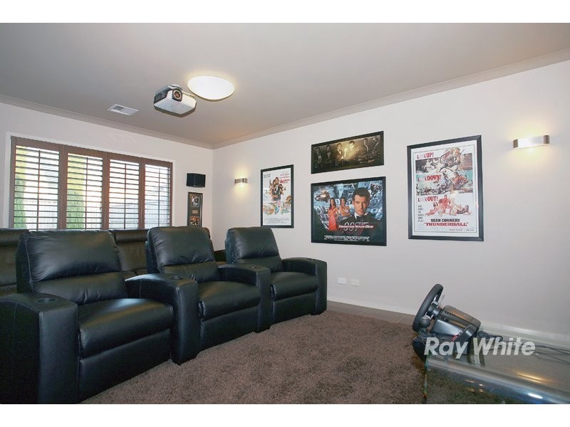 4 Hertford Court, Cranbourne North VIC 3977