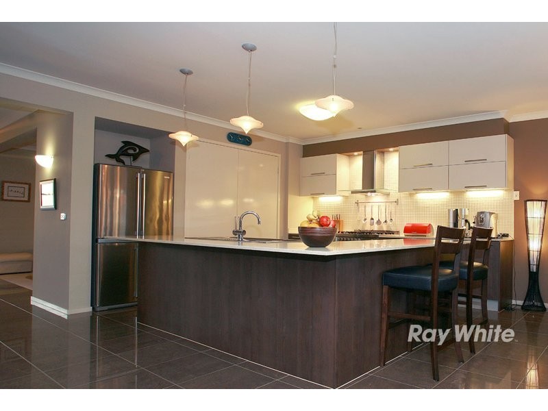 4 Hertford Court, Cranbourne North VIC 3977