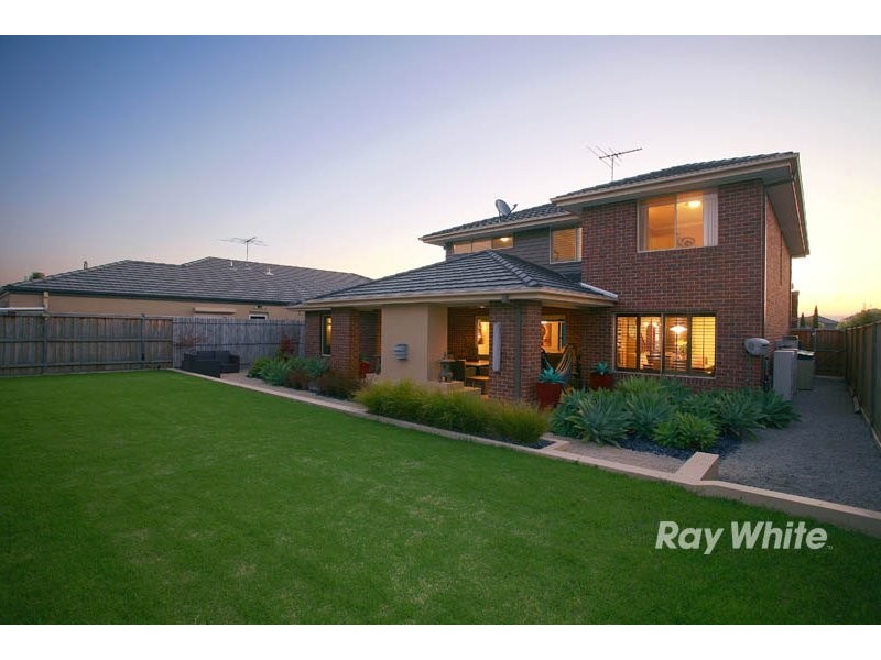 4 Hertford Court, Cranbourne North VIC 3977