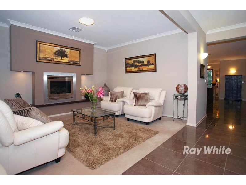 4 Hertford Court, Cranbourne North VIC 3977