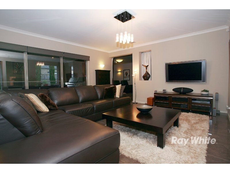 4 Hertford Court, Cranbourne North VIC 3977