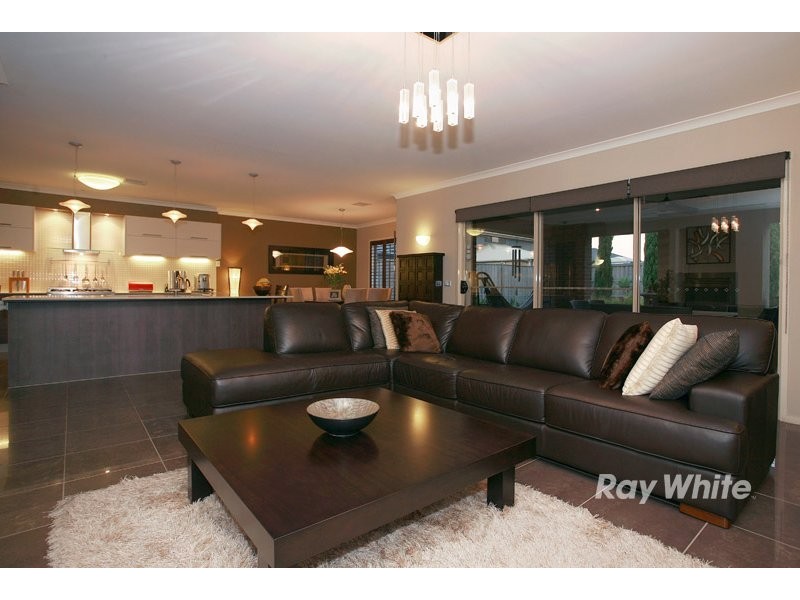 4 Hertford Court, Cranbourne North VIC 3977