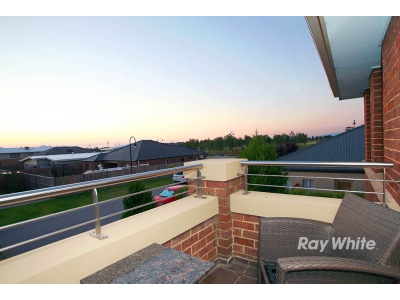 4 Hertford Court, Cranbourne North VIC 3977