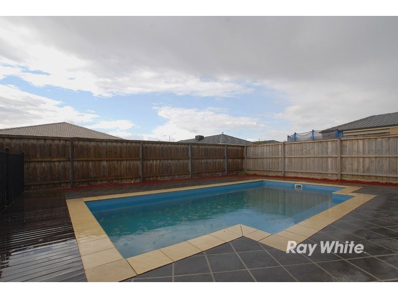 22 Forest Oak Court, Cranbourne VIC 3977