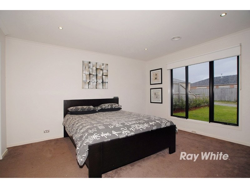 22 Forest Oak Court, Cranbourne VIC 3977