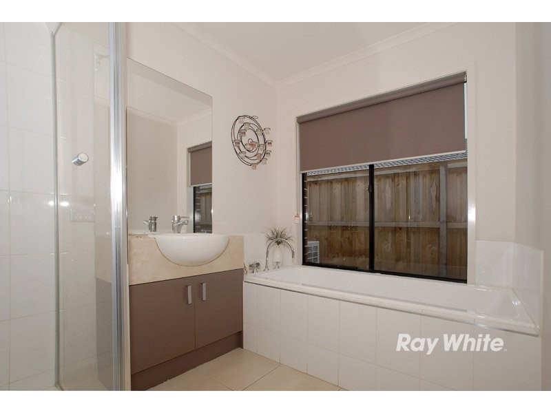 22 Forest Oak Court, Cranbourne VIC 3977