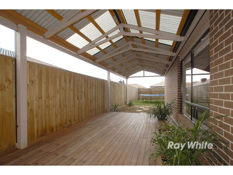 22 Forest Oak Court, Cranbourne VIC 3977