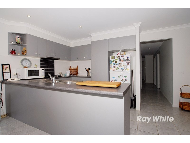 8 Cherry Blossom Chase, Pakenham VIC 3810